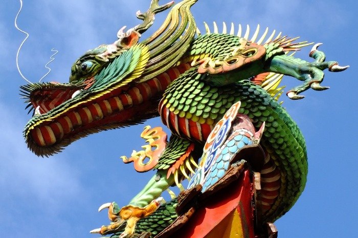 Foto: Ornamen Patung Naga sebagai Corak dalam sebuah Kuil