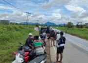 Warga Sediakan Pikap untuk Angkut Motor di Lokasi Banjir Jalan Anjongan-Sungai Pinyuh