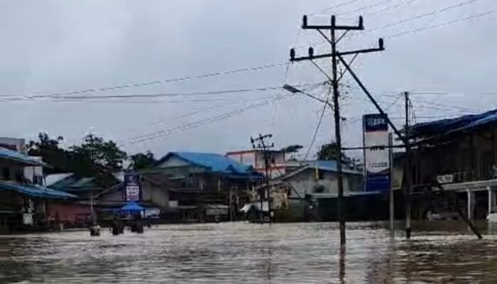 Akses Jalan Nasional Lumpuh Total Akibat Banjir di Nanga Tepuai Kapuas Hulu