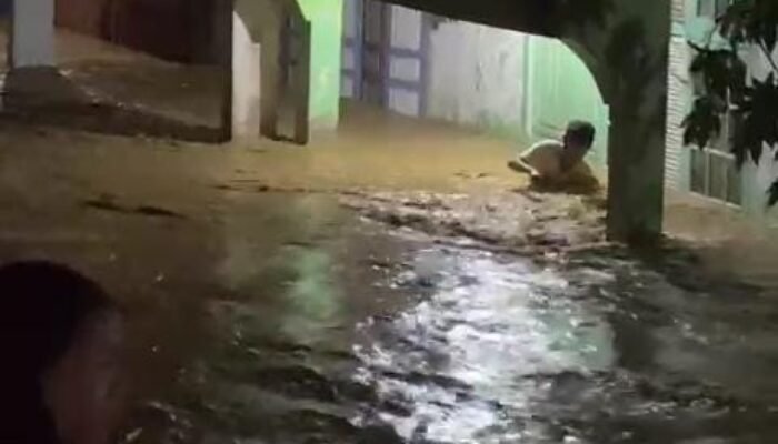 Banjir Bandang di Bengkayang, Arus Deras Menerjang Pemukiman Warga!