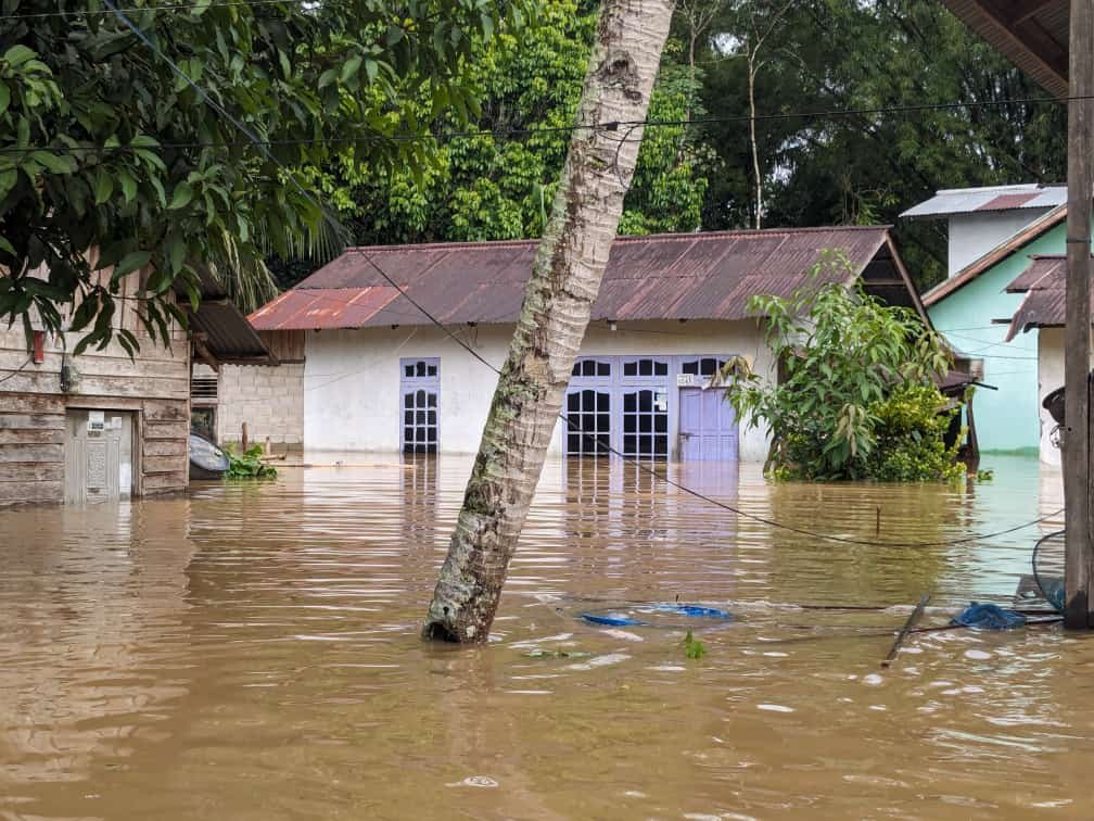 Banjir parah melanda Dusun Raiy, Desa Raja, Kecamatan Ngabang, Kabupaten Landak, Provinsi Kalimantan Barat. Warga yang terdampak berharap bantuan segera tiba, Minggu 7 Januari 2024.