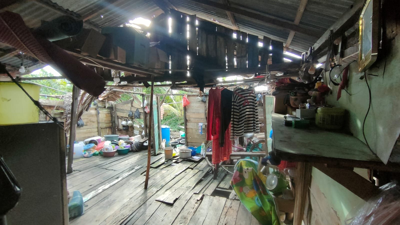 Sangat Miris, Ibu dan Anak Ini Bertahun-tahun Tinggal di Rumah Tak Layak Huni