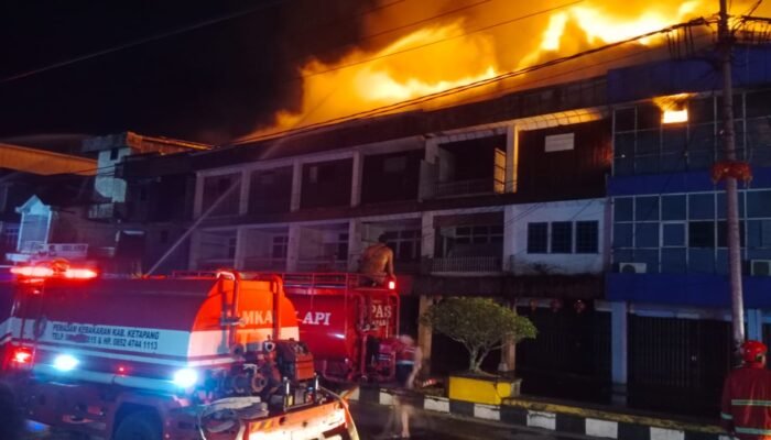 Pasar Ketapang Kebakaran, 14 Pintu Ruko Hangus Dilahap Jago Merah!