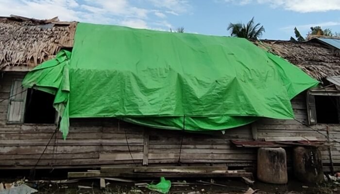 Beginilah Potret Menyedihkan Rumah Nenek Sakni di Semudun, Kalau Hujan Bocor Ditadah Baskom!