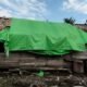 -Beginilah potret menyedihkan rumah milik Nenek Sakni (79) yang akan dibedah oleh Baznas Kabupaten Mempawah. Rumahnya sudah tidak layak huni, sebagian atapnya hanya terpal dan bocor, Sabtu 30 Maret 2024.