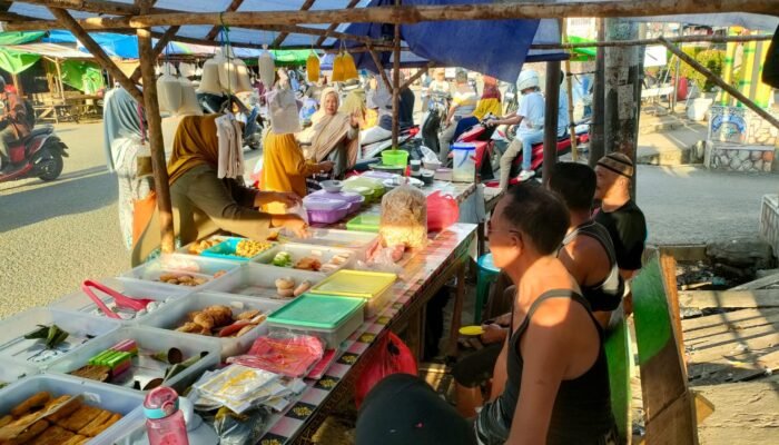 34 Tahun Jualan Takjil di Pasar Sungai Pinyuh, Keluarga Sumiati Berhasil Meraup Pundi-pundi Rezeki