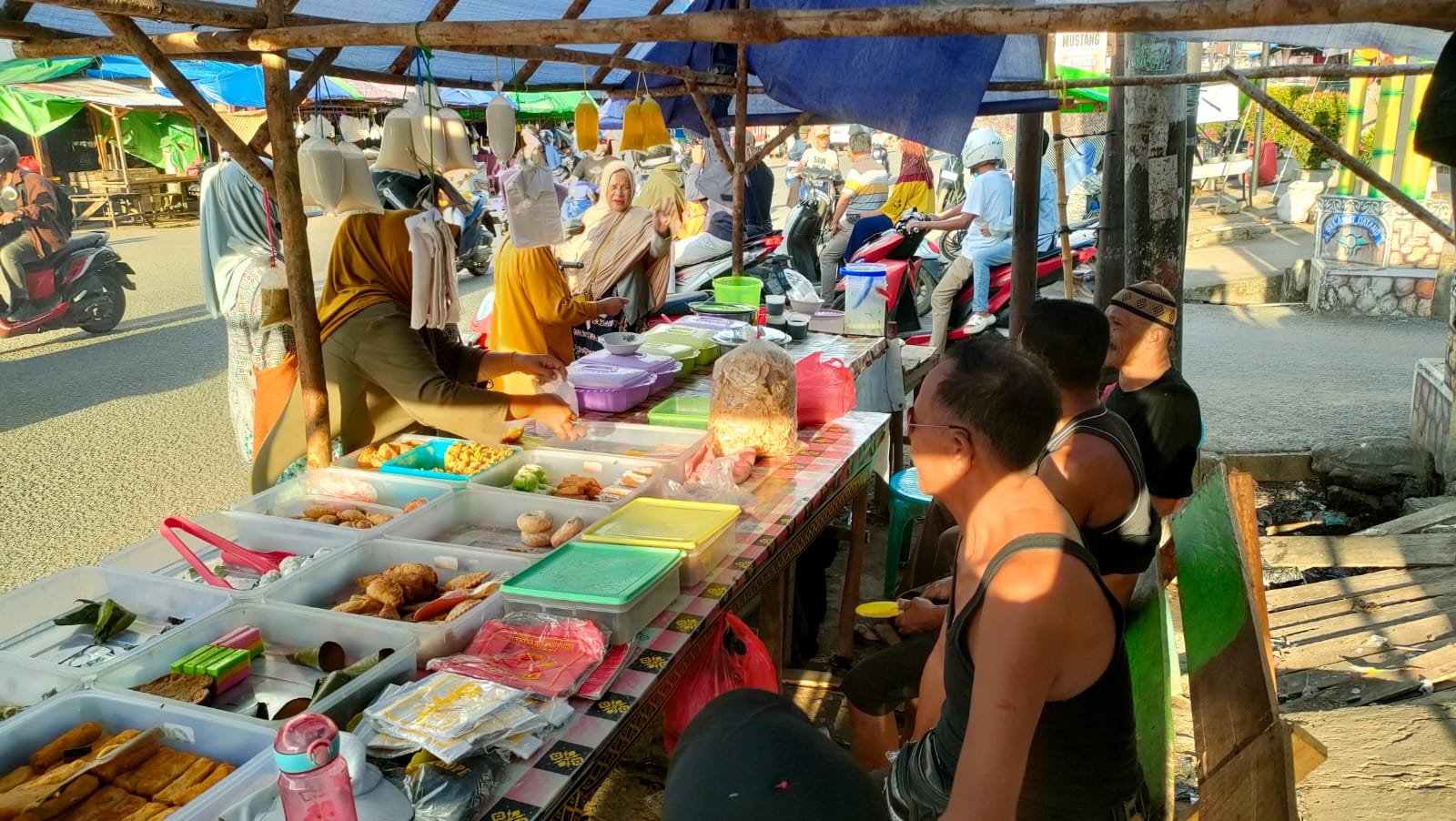 34 Tahun Jualan Takjil di Pasar Sungai Pinyuh, Keluarga Sumiati Berhasil Meraup Pundi-pundi Rezeki