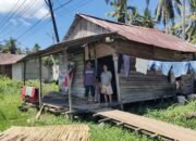 Hidup Miskin Bikin Ibu di Parit Banjar Mempawah Ini Hanya Bisa Tempati Rumah Tak Layak Huni