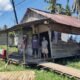 Hidup Miskin Bikin Ibu di Parit Banjar Mempawah Ini Hanya Bisa Tempati Rumah Tak Layak Huni