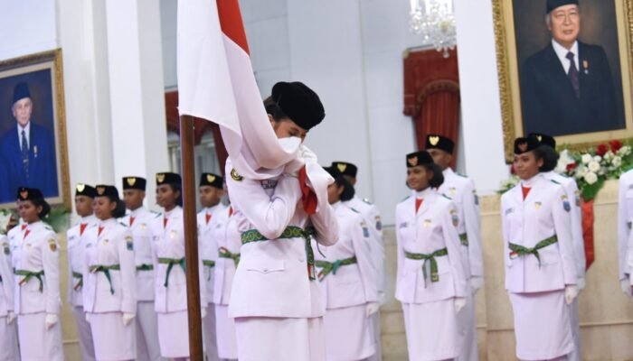 Windawati Wakili SMK Negeri 1 Semparuk sebagai Pasukan Pengibar Bendera Pusaka Tingkat Kabupaten