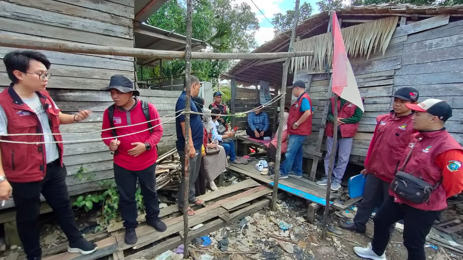 Tim Kemensos RI Tinjau Rumah Tak Layak Huni Milik Yakop di Nusapati