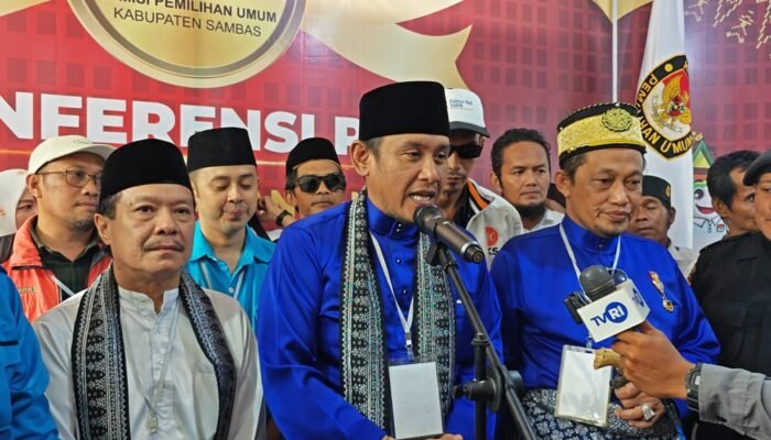 Selesai Deklarasi, Pasangan Fahrur Rofi-Sabib Mendaftar ke KPU Sambas