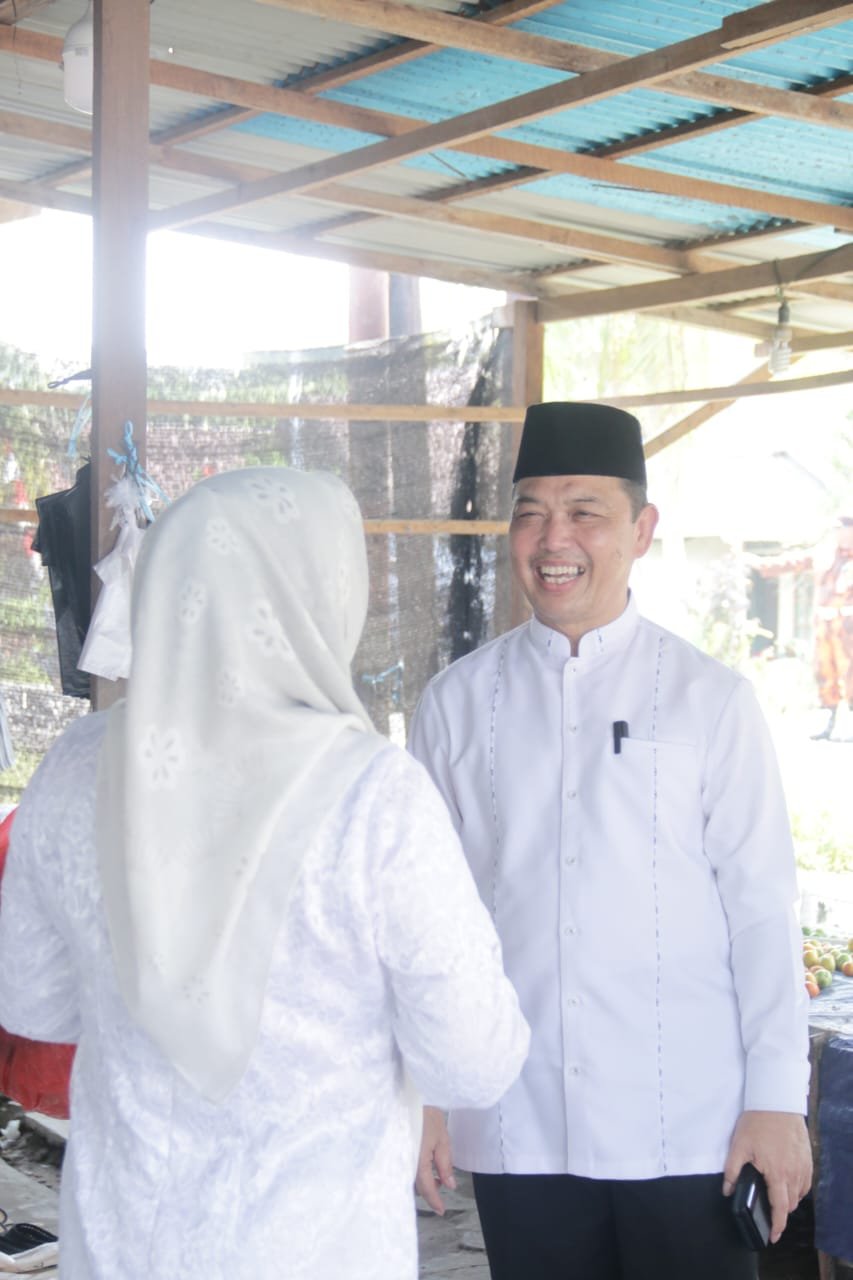 Calon Gubernur Kalbar, Haji Ria Norsan saat berkunjung ke Sambas, Selasa 3 September 2024.