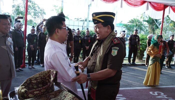 Bupati Sambas Sambut Kedatangan Kajati Kalbar Edyward Kaban
