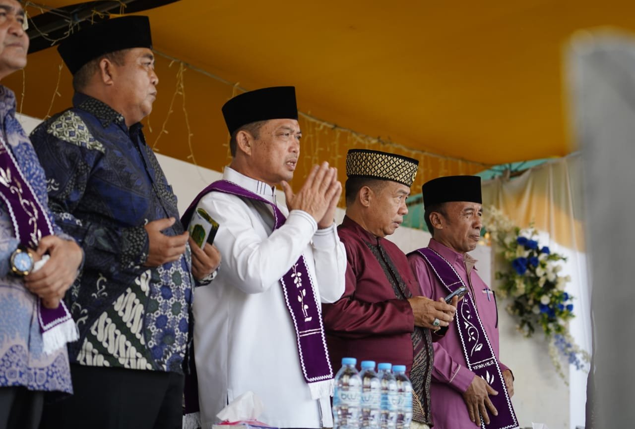 Ria Norsan di Keraton Pakunegara Tayan