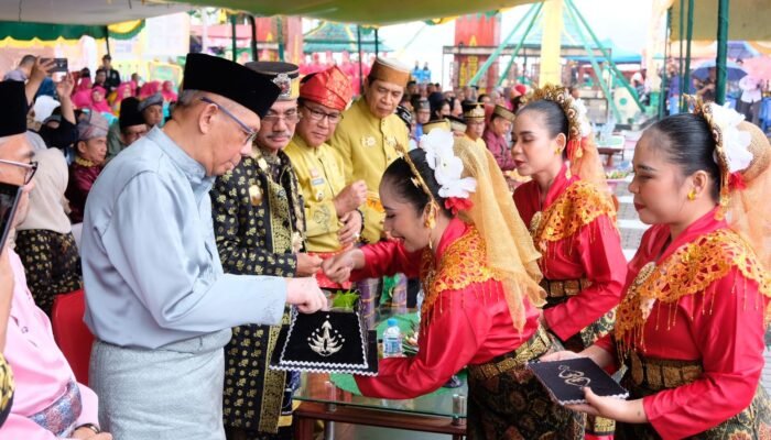Disambut Masyarakat Sanggau, Sutarmidji Buka Festival Budaya Paradje Pesaka Negeri