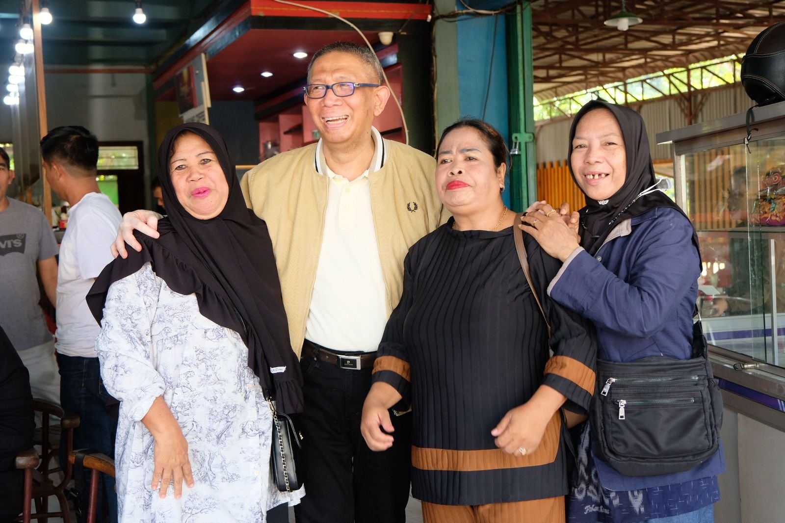Bang Midji dapat Suntikan Semangat dari Emak-emak Sekadau