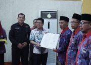 Serasa Jadi Pegawai Negeri, Seluruh Perangkat Desa di Sambas Terima NIPD