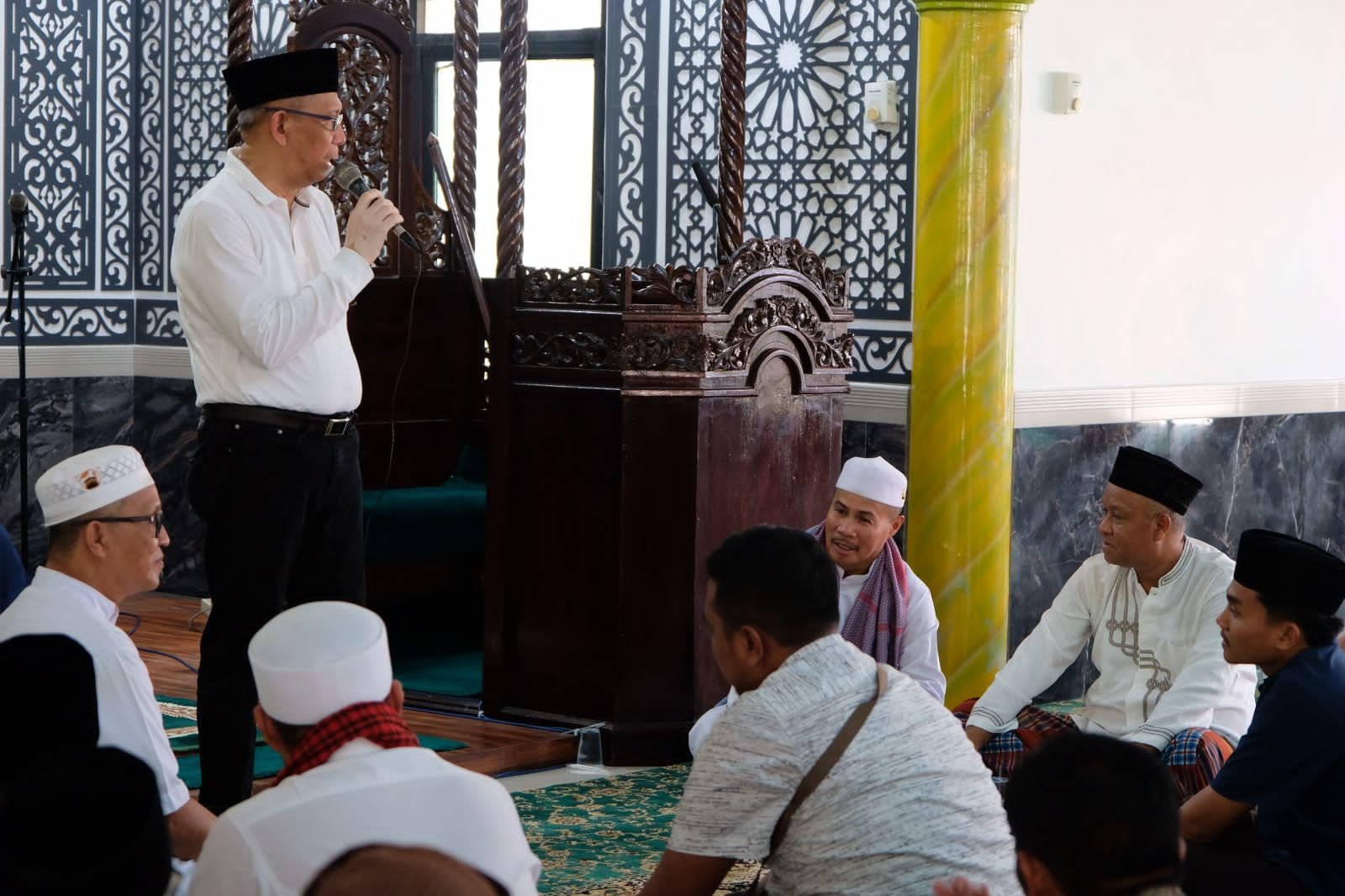 Sutarmidji Silaturahmi dengan Jemaah Masjid Miftahul Jannah Melawi