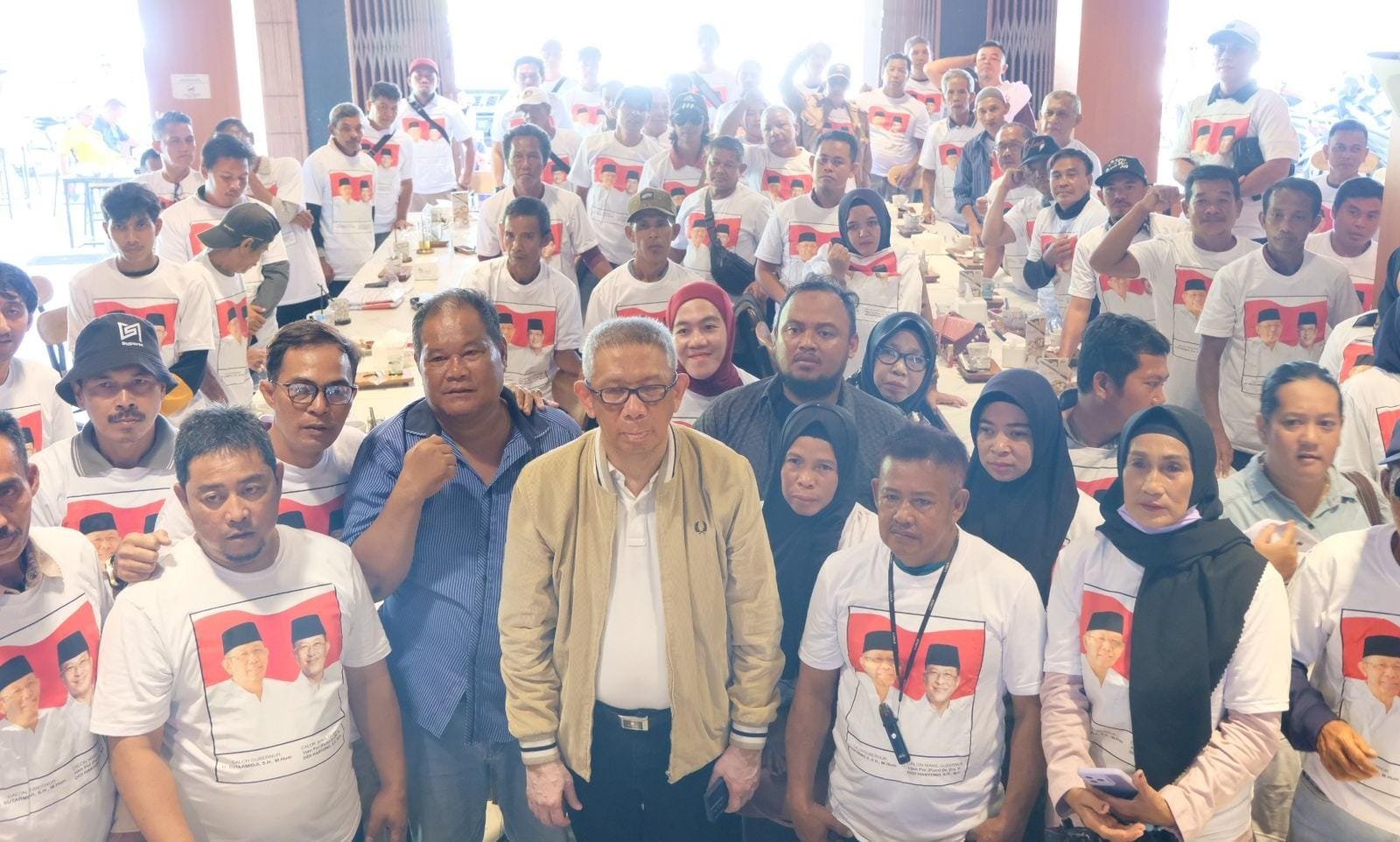 Pengukuhan relawan Sutarmidji dan Didi Haryono di Kabupaten Sanggau.