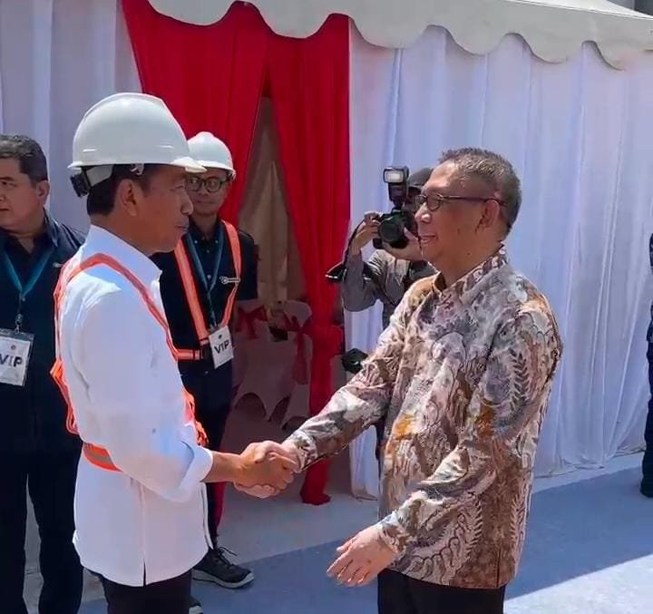 Sutarmidji dan Presiden Jokowi di proyek SGAR Mempawah