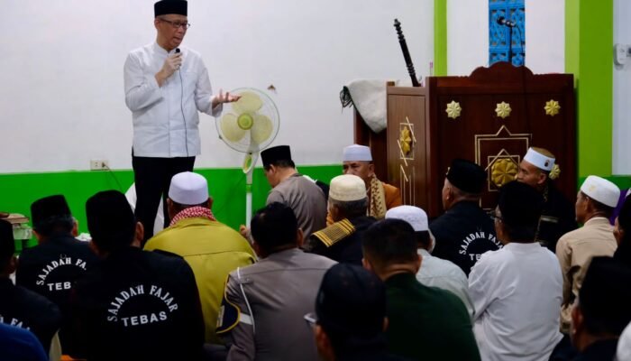 Sutarmidji Silaturahmi dengan Jemaah Sajadah Fajar Kecamatan Tebas