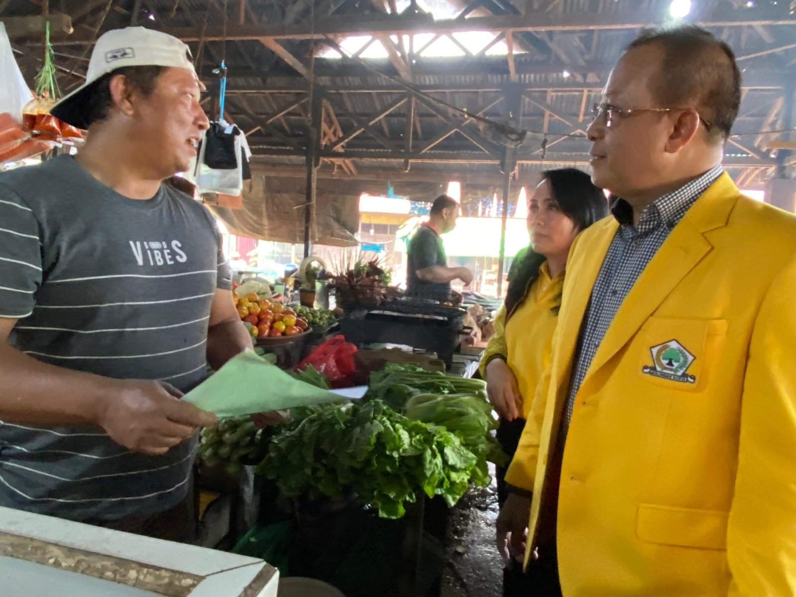 Didi Haryono saat berkunjung ke Pasar Sayur Meliau, Kabupaten Sanggau.