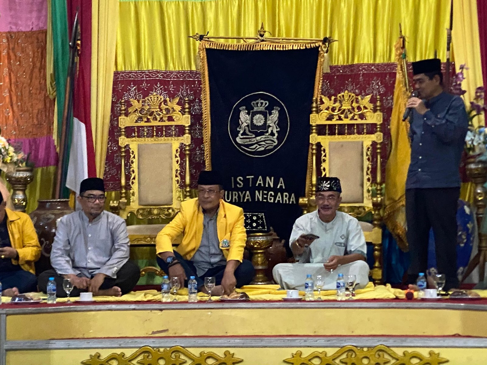 Calon Wakil Gubernur Kalbar nomor urut 1 saat bersilaturahmi ke Keraton Surya Negara, Kesultanan Sanggau.