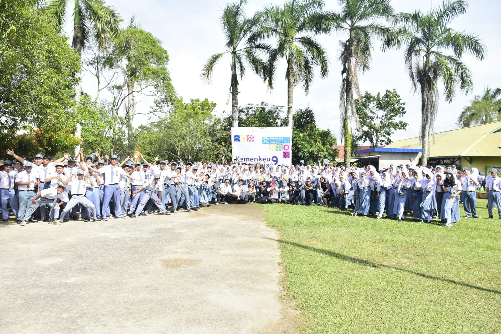 Wujudkan Literasi Keuangan, Kemenkeu Mengajar Singkawang Kunjungi SDN 1 Singkawang dan SMAN 1 Singkawang