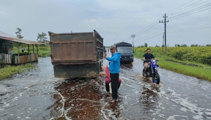 Jalan Raya Galang Masih Tergenang, Namun Tidak Parah Seperti Biasanya