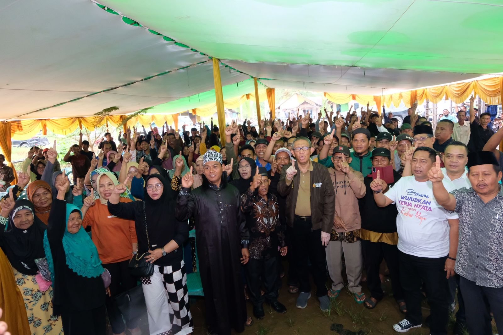 Calon Gubernur Kalbar nomor urut 1, Sutarmidji saat silaturahmi dialogis di Kuala Tolak, Matan Hilir Utara, Kabupaten Ketapang (Foto: Tim Media Midji-Didi)