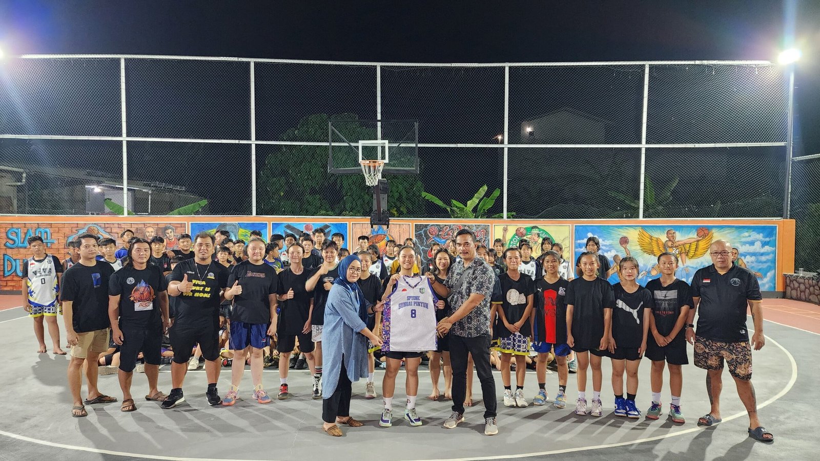 Erlina-Juli Beri Support dan Apresiasi untuk Tim Basket Putri Viva Sungai Pinyuh