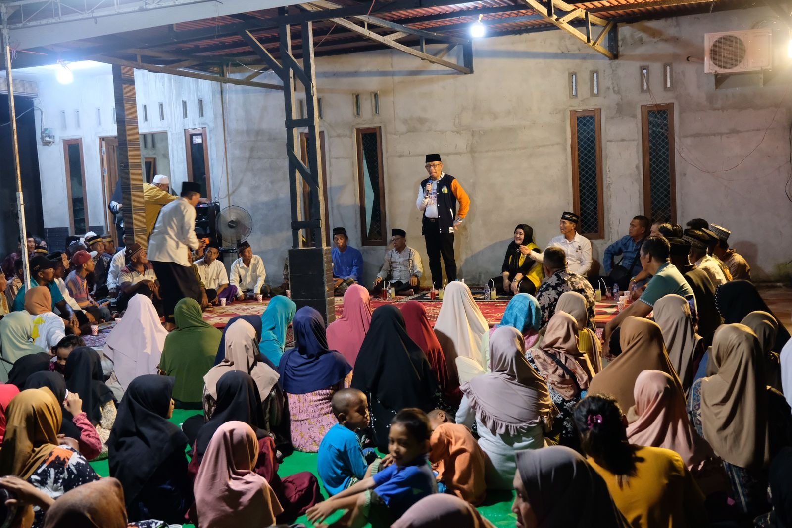 Calon Gubernur Kalbar Nomor urut 1, Sutarmidji saat silaturahmi dialogis di Sungai Nipah Mempawah (Foto: Tim Media Midji-Didi)