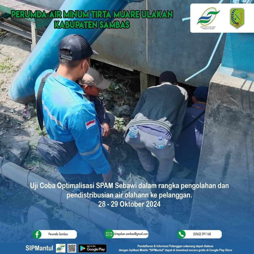 Petugas PDAM Tirta Muare Ulakan Sambas sedang uji coba Optimalisasi SPAM Sebawi.