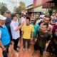 Dicegat Warga, Ria Norsan Janji Bangun Jalan Sungai Nanjung Jika Menang