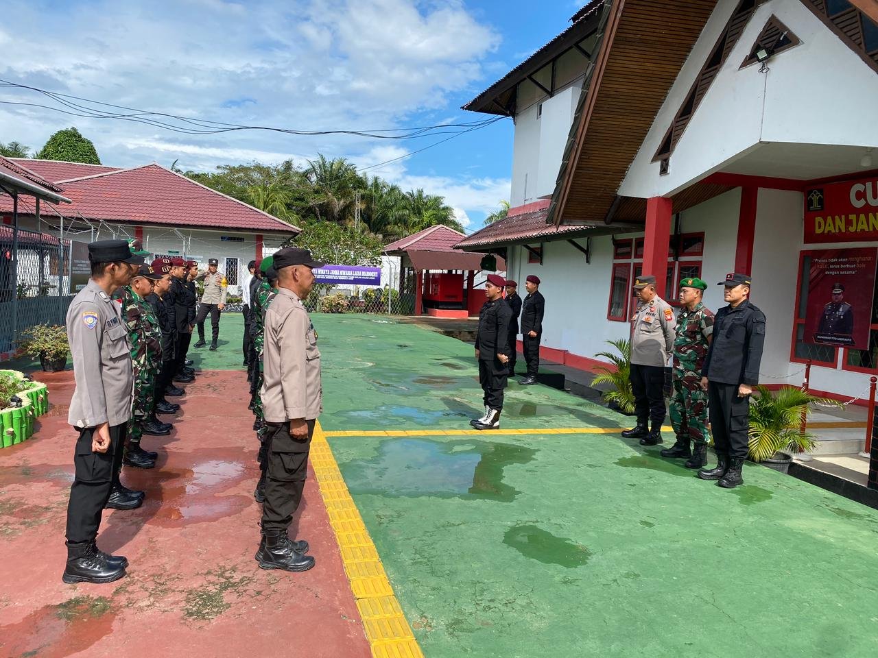 Rutan Sambas Gandeng TNI Polri Geledah Kamar Hunian WBP, Temukan Berbagai Barang Ini