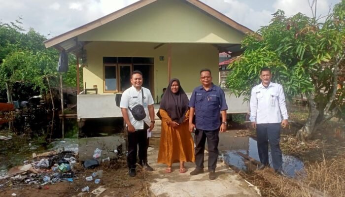 Terima Program Bedah Rumah, Warga Ketapang Berterimakasih ke Martin Rantan dan Farhan
