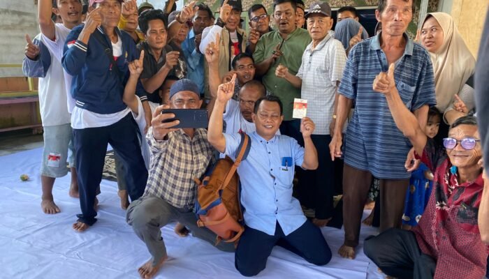 Warga Batu Ampar Sambut Harapan Baru: Beasiswa Kuliah dari Midji-Didi