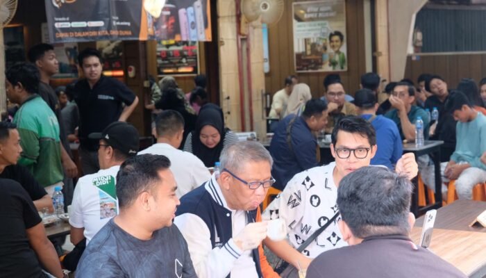 Sutarmidji dan Evan Hobby Makan Ngopi Pagi di Warkop Asiang