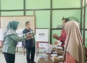 Ria Norsan dan Erlina Gunakan Hak Pilih di TPS 14 Mempawah Hilir