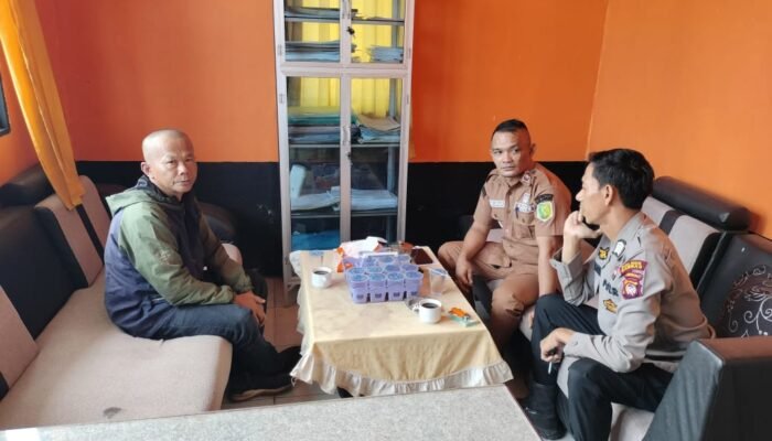 Warga Ciamis Terlantar di Desa Mensere Sambas, Kasmir Anwar Bertindak Cepat