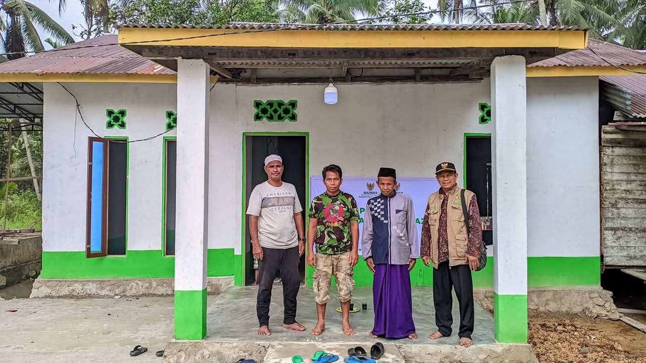 Rumah Abdullah, guru ngaji di Jl Sepakat, Bakau Kecil, Kabupaten Mempawah selesai dibedah oleh Baznas Provinsi Kalbar.
