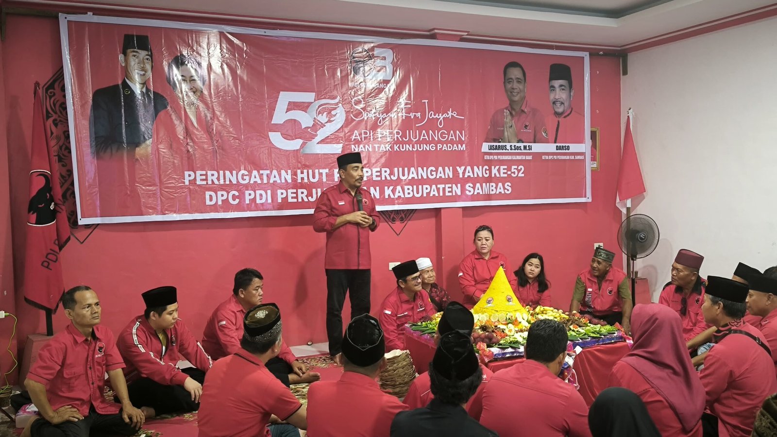 Dewan Pimpinan Cabang (DPC) PDI Perjuangan Kabupaten Sambas turut memeriahkan peringatan Hari Ulang Tahun (HUT) ke-52 PDI Perjuangan yang dilaksanakan serentak di seluruh Indonesia pada Jumat, 10 Januari 2025.