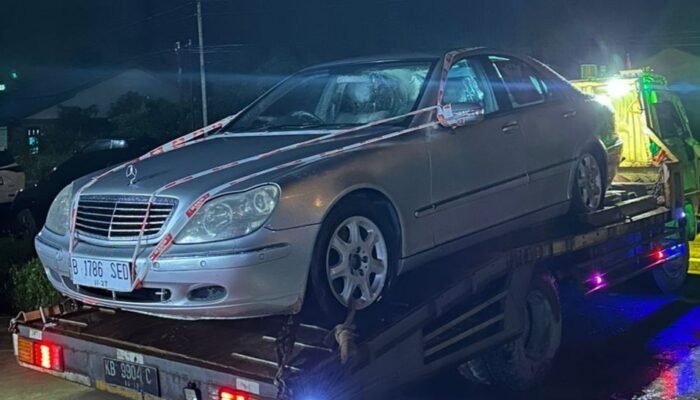 Bea Cukai Sintete Tangkap Mobil Mercedes Benz Selundupan dari Malaysia