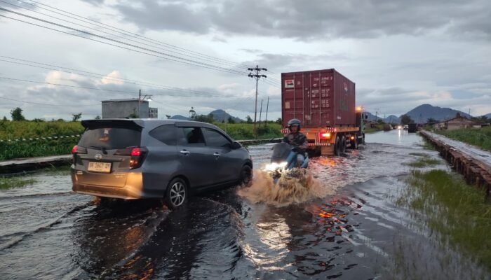Banjir di Jalan Raya Galang Jadi Kado Tahun Baru untuk Warga, Langganan Setiap Tahun