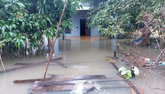 Suhut Firmansyah Apresiasi Langkah Cepat Pemkab Sambas Tangani Banjir di Tangaran