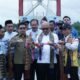 Momen peresmian jembatan gantung Pedada-Sungai Serabek, Kecamatan Teluk Keramat.