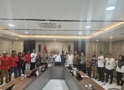 Bupati Sambas Fasilitasi Pertemuan Buruh Sawit yang Terkena PHK dengan Wamenaker