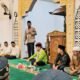 Wakil Ketua III DPRD Kabupaten Sambas, Ferdinan Syolihin saat memberi sambutan Isra Miraj di Desa Mak Tangguk, Kamis 12 Februari 2025.