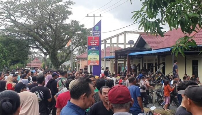Ternyata Ini Sebab Ratusan Warga Desa Lumbang Marah dan Demo di Kantor Desa, Dana Koperasi Rp1,4 Miliar Senyap?